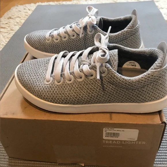 Allbirds Women's Light Gray Knit Sneakers - Picture 4 of 5